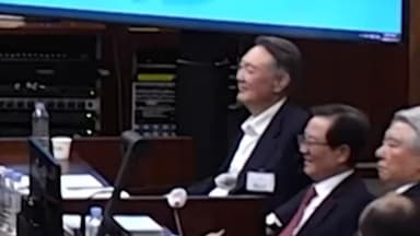 헛웃음 지은 尹…특검 "반국가세력은 바로 尹"