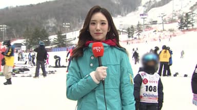 새하얀 눈밭 위 짜릿함…휴일 스키장 '북적'