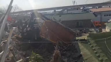 김해에서 화물차가 주택 덮쳐…1명 부상