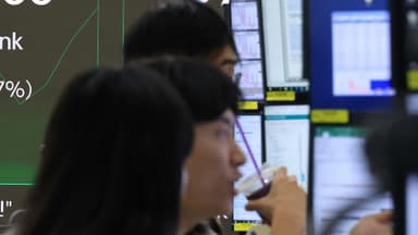 [속보] 코스피 0.76% 오른 4,990.07 마감