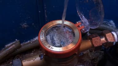 한파에 밤사이 서울 수도계량기 57건 동파 신고