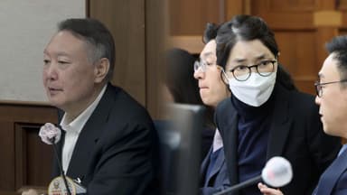 尹 '여론조사' 수수 재판 시작…김건희 내일 선고