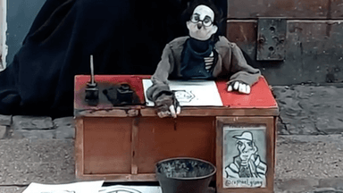 관객 캐리커처 그려주고 복화술로 대화·농담하는 마리오네트 인형 화가