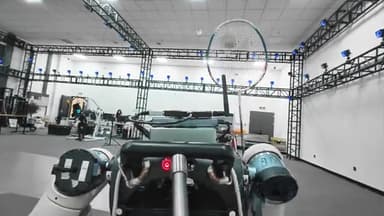 사람과 연속 랠리 가능···시속 69km 배드민턴 치는 '로봇'