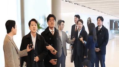 이준석, 특검 출석…"윤석열과 공범으로 엮는 건 무리"