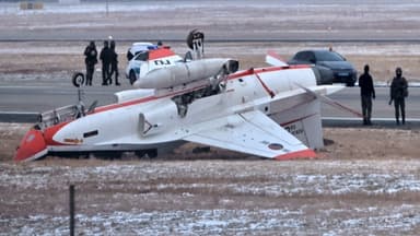 T-50 훈련기, 비상 착륙하다 전복…인명 피해 없어