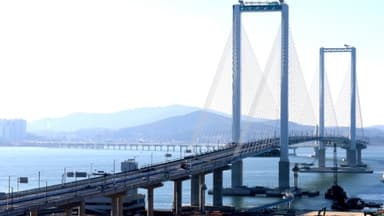 인천 제3연륙교 개통…184m 전망대 기네스북