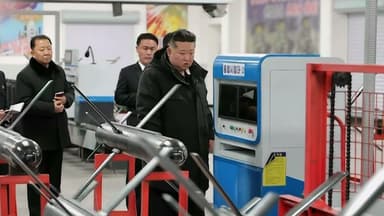 김정은, 탄도탄 도발 전날 전술유도무기 생산 점검