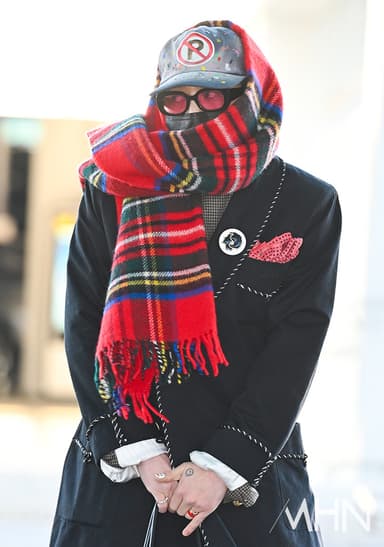 지드래곤, '누가 봐도 지디...목도리 양말도 패션! 컬러 매치도 예술이야~' [MHN영상]