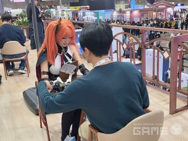 [AGF 2025] 같이 찍기만 해?...'코스어 데이트'가 새 트렌드로