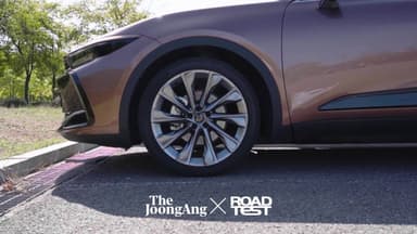 하이브리드 한일전…연비는 크라운 압도, 안정감은 그랜저 [도전, 차대차]