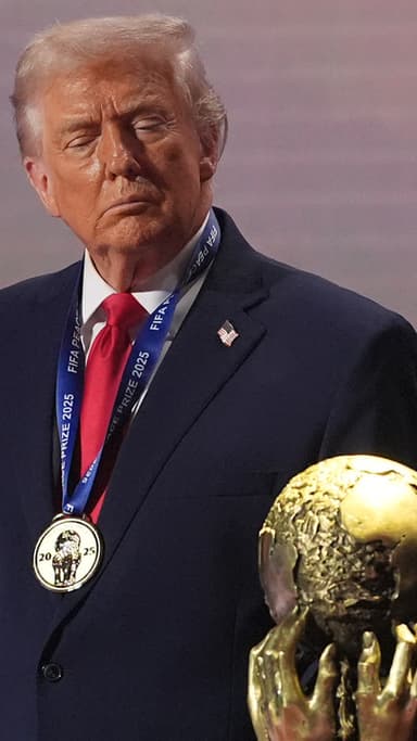 노벨상 놓친 트럼프 대통령, 초대 'FIFA 평화상' 수상