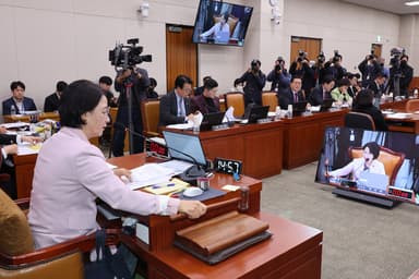 [속보] '주 52시간 예외 적용' 빠진 반도체 특별법, 법사위 통과