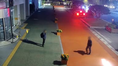 "이사 자금" 은행 달려온 60대…전화 한통에 사복 경찰 떴다, 왜 [영상]