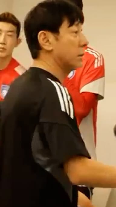 [단독] 발 밟고 "귀머거리냐"…따귀 논란 신태용, 폭행 더 있었다