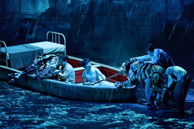 'CG 없이' 해리포터 마법 부린다…무대 위의 블록버스터