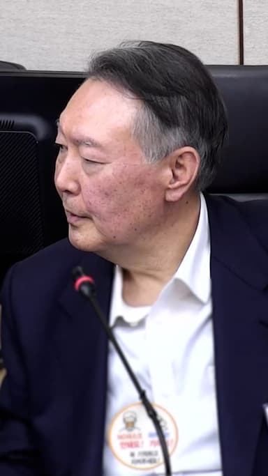 김건희 특검 발표날 미소 지은 윤석열, 법정서 웃음 터뜨리기도