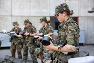 "여성도 군대가야 권리 자격 주어져"…30대女 발의한 징병제, 부결되자 아우성[시사쇼]