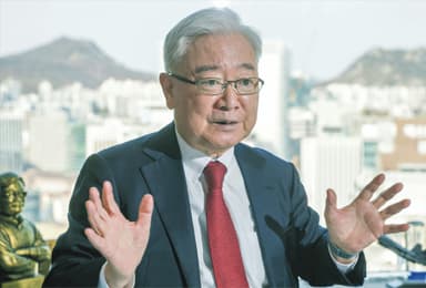 “1500원 육박 환율은 위기... 美 증시 버블 터지면 재앙”