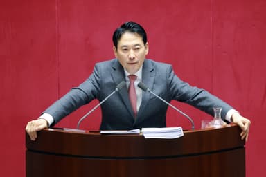 “소리 없는 계엄이 일상이 된 나라” 장동혁, 역대 필리버스터 최장 기록... 21시간째