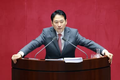 “소리 없는 계엄이 일상이 된 나라” 장동혁, 역대 필리버스터 최장 기록... 22시간째