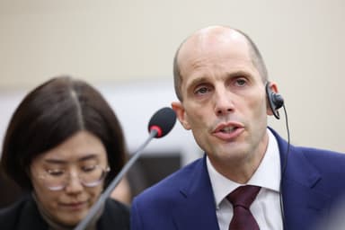 “동시통역기 써라”vs“제 통역사 있다” 최민희와 쿠팡 대표, 청문회 충돌