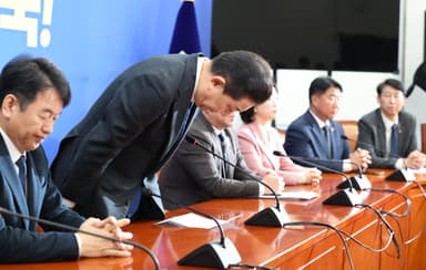 ‘비위 의혹’ 김병기, 민주당 원내대표 사퇴...“진심으로 죄송”