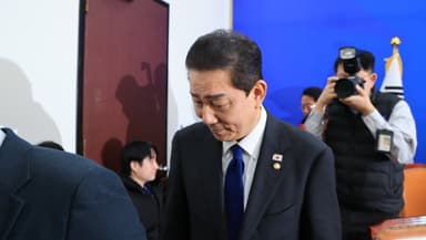 전방위 의혹에도 버티던 김병기… ‘공천 헌금’ 터지자 두손 들었다