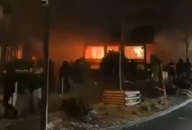 새해 첫날 스위스 리조트서 폭발 화재…최소 40명 사망·100여명 부상