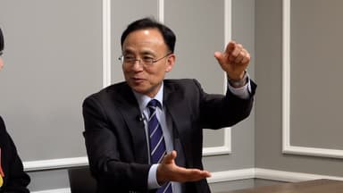 닥터둠 김영익 “올해 AI 거품 붕괴, 미국 증시 최대 20% 폭락할 것”