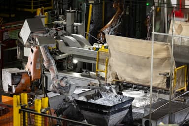 로봇팔이 600도 아연 찌꺼기 제거… 무인화 성공