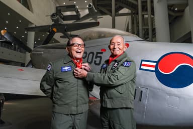 첨단 K전투기 타고… ‘빨간 마후라’ 휘날리며 한 번 더 날고 싶다