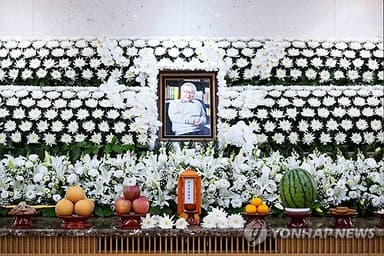 "앞으로 나타나기 힘든 유일무이한 배우"…이틀째 故이순재 조문(종합)