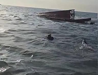 인천 선미도 해상서 어선 전복…1명 심정지·4명 구조(종합2보)