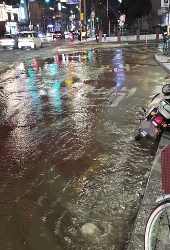 한파 속 굽은다리역 인근 상수도관 파열돼 도로 침수…복구 중