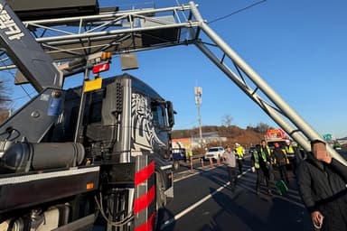 청주 오창 지하차도서 17t 화물차 단독사고…오창방면 전면통제