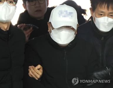 '15명 사상' 종각역 사고 택시기사 구속 기로…질문에 묵묵부답