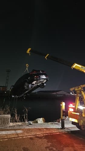 광양서 승용차 해상으로 추락…40대 남녀 2명 구조