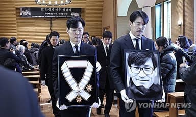 故안성기 영면…"세상에 필요한 건 착한 사람" 생전 편지에 눈물(종합)