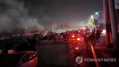 이란시위 사망자 세자릿수…트럼프, 대이란 군사개입 준비 착수