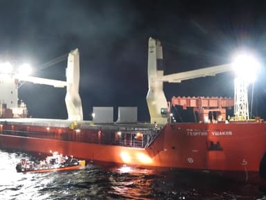 기관 고장 러 화물선 표류…울릉도 충돌 위기 속 해경 필사 대응