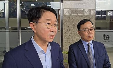 조정식 특보 "이해찬 전 총리, 아직 의식회복 못해 위중한 상황"