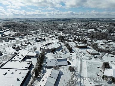 초강력 눈폭풍·한파 이어지는 미국…최소 26명 사망