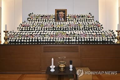 발길 이어지는 이해찬 前총리 조문…"뜻 이어갈 것" 눈물속 배웅