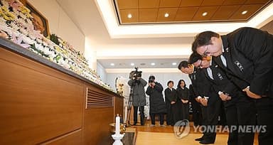 발길 이어지는 이해찬 前총리 조문…文 前대통령 내외도 '침통'(종합)