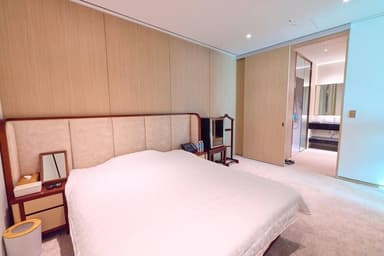 [영상] 윤석열 ‘전무후무’ 사우나, 대형 침대와 연결…“호텔” 차린 수준