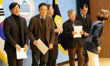 검찰개혁 자문위 6명 사퇴 “중수청은 제2검찰청격…검사 출신 민정수석 의심”