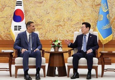 이 대통령, UAE 아부다비 행정처장 접견…“‘100년 동행’ 성과 내달라” [영상]