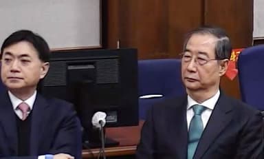 선고 2분 만에 “유죄”…얼어붙은 한덕수, 법정 구속돼 구치소로