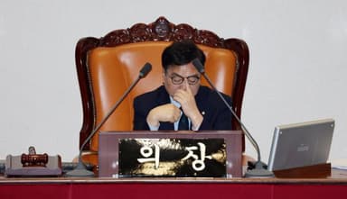 주호영 '사회 거부'에 본회의 한밤 소동... 작심한 우원식 "책임 방기" 칼 뺐다